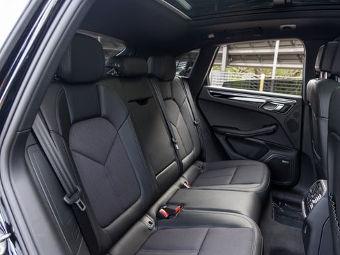 Certified 2025 Porsche Macan image 48