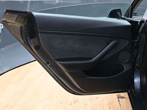 Used 2023 Tesla Model 3 Standard Range image 42