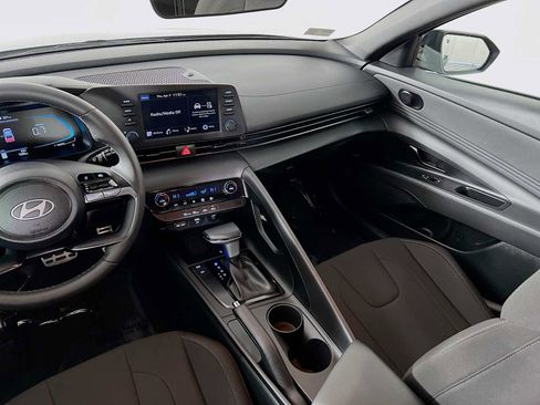 Used 2025 Hyundai Elantra Sport image 22
