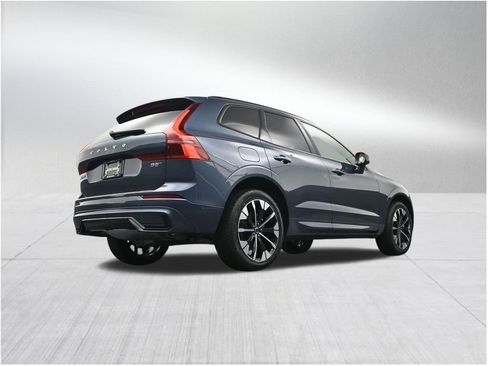 New 2026 Volvo XC60 B5 Plus w/ Protection Package Premier AWD/4WD image 27