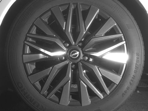 Used 2025 Nissan Altima 2.5 SV FWD image 14
