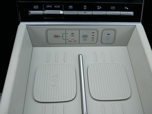 Used 2025 Hyundai Santa Fe Limited image 32