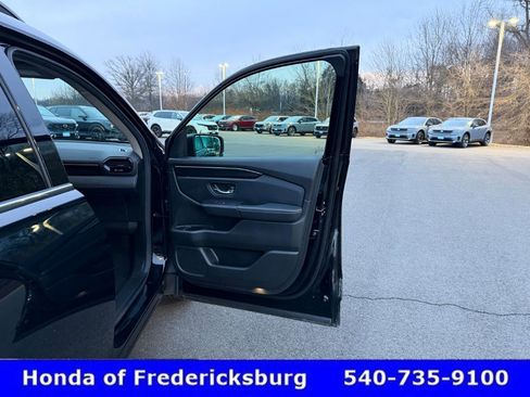 Used 2025 Honda Pilot Elite image 21