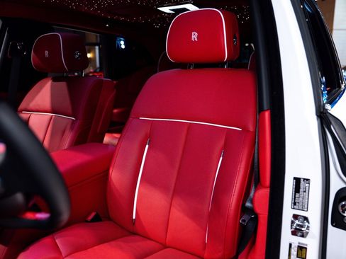 Used 2024 Rolls-Royce Phantom Sedan RWD image 7