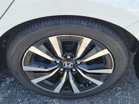 Used 2024 Honda Civic Sport Touring image 6
