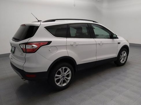 Used 2018 Ford Escape SE w/ Ford Safe & Smart Package FWD image 10