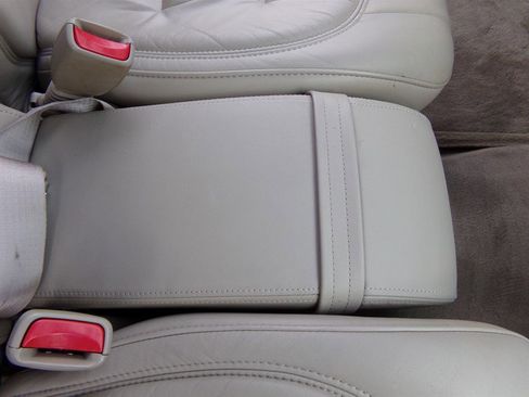 Used 2003 Cadillac De Ville Sedan w/ Comfort & Convenience Package image 31