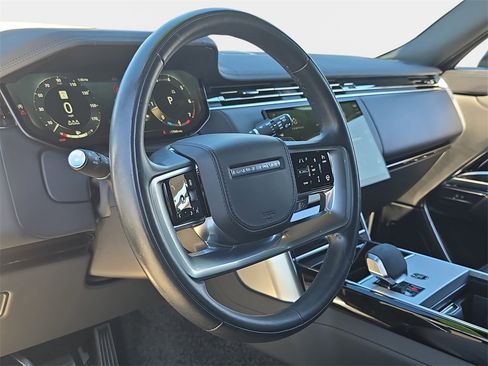 Certified 2025 Land Rover Range Rover SE image 17