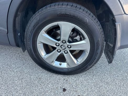Used 2015 Toyota RAV4 XLE AWD/4WD image 5