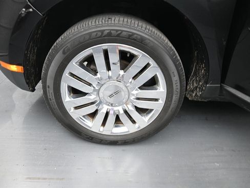 Used 2010 Lincoln MKX AWD image 16