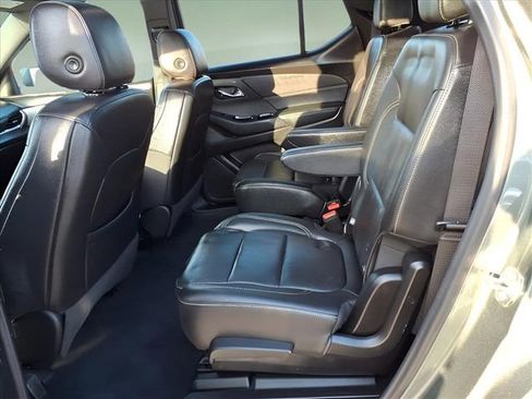 Used 2022 Chevrolet Traverse LT w/ LT Premium Package image 16
