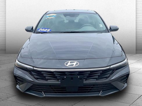 Used 2025 Hyundai Elantra SEL FWD image 2