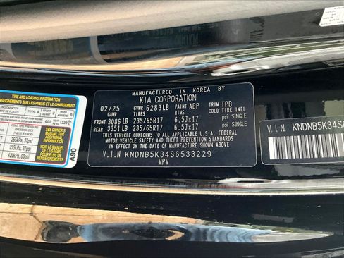 Used 2025 Kia Carnival FWD image 18