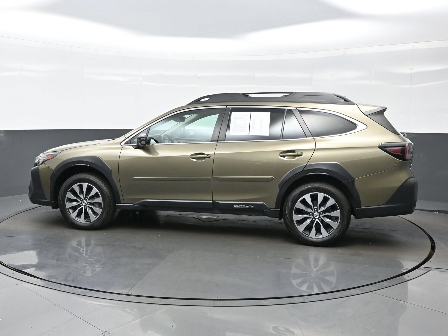 Used 2024 Subaru Outback Limited AWD/4WD image 3
