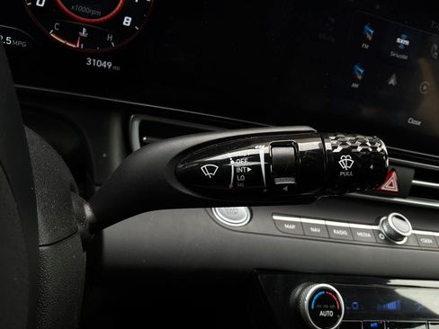 Used 2025 Hyundai Elantra Limited FWD image 40