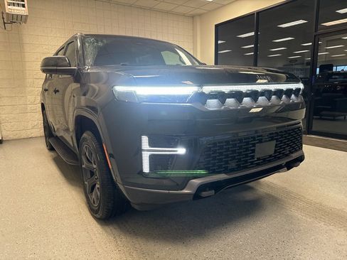 New 2026 Jeep Grand Wagoneer Limited AWD/4WD image 9