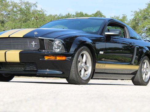 Used 2006 Ford Mustang GT RWD image 2