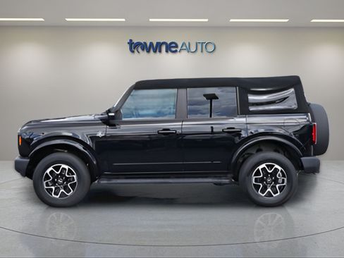 Used 2023 Ford Bronco Outer Banks AWD/4WD image 3