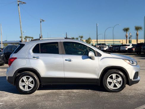 Used 2019 Chevrolet Trax LT w/ LT Convenience Package FWD image 6