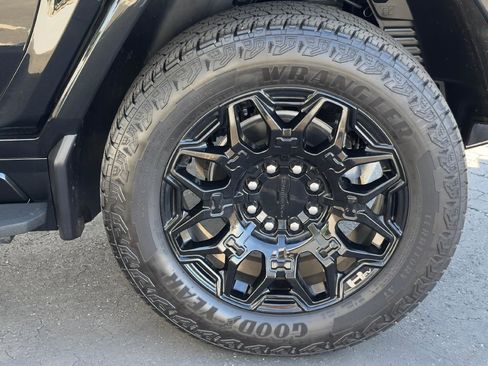 Used 2024 GMC Hummer EV 2X w/ LPO, Roof Cross Rail Package image 14