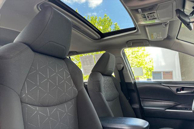 Certified 2022 Toyota RAV4 XLE w/ Convenience Package FWD image 18