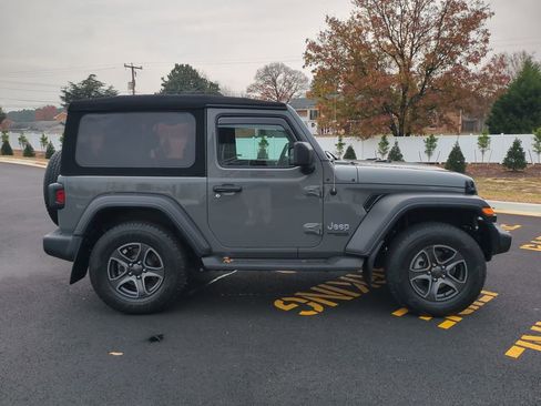 Used 2019 Jeep Wrangler Sport image 3