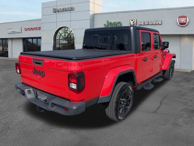 Used 2022 Jeep Gladiator Sport AWD/4WD image 3