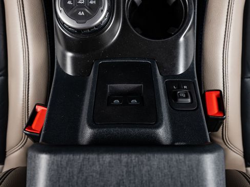 Used 2023 Ford Bronco Wildtrak image 28