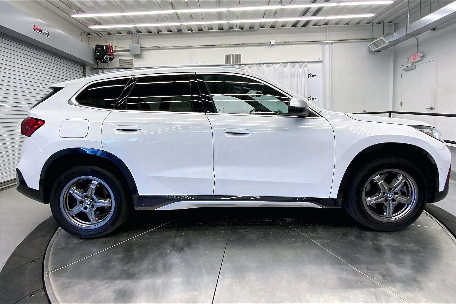 Used 2023 BMW X1 xDrive28i w/ Premium Package AWD/4WD image 8