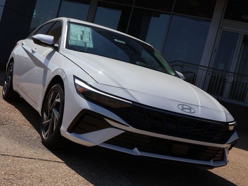 New 2026 Hyundai Elantra Limited image 7