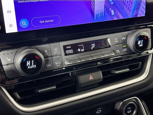 Used 2025 Toyota Grand Highlander FWD image 23