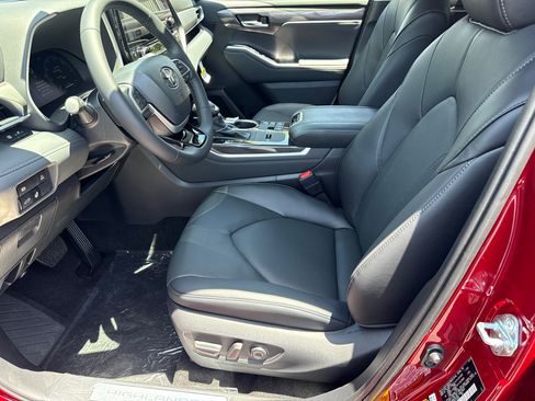 New 2026 Toyota Highlander Limited AWD/4WD image 25
