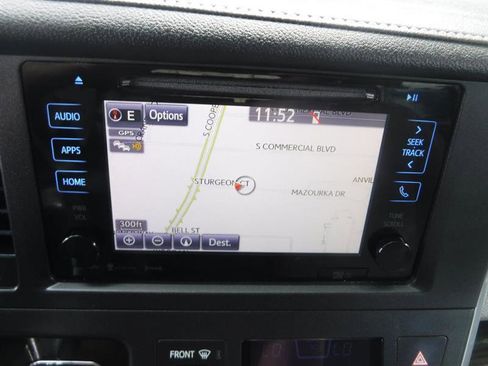 Used 2017 Toyota Sienna XLE AWD/4WD image 33