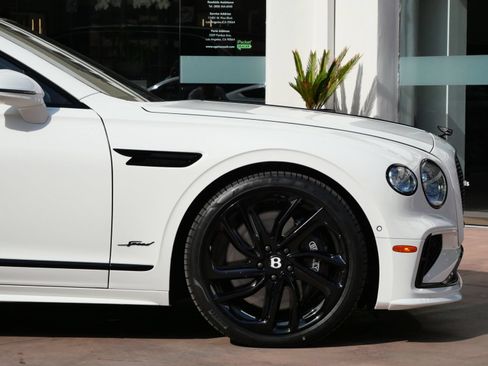 Used 2025 Bentley Flying Spur Plug-In Hybrid AWD/4WD image 6