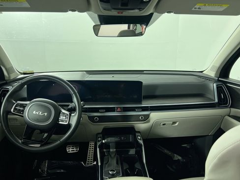Certified 2025 Kia Sorento SX image 32