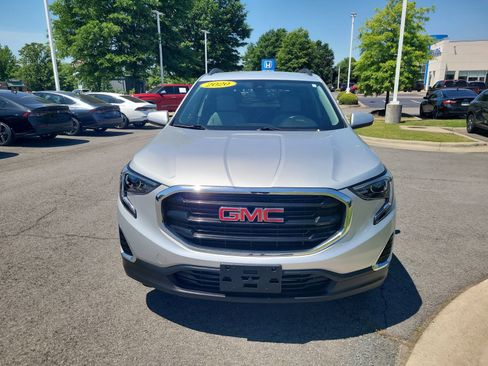 Used 2020 GMC Terrain SLE w/ Driver Convenience Package FWD image 8