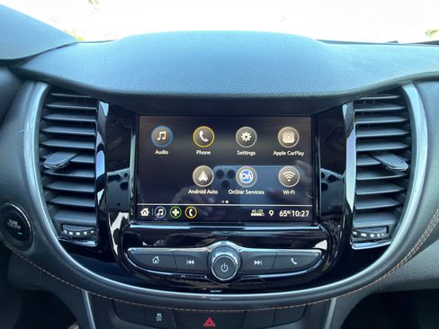 Used 2019 Chevrolet Trax LT w/ LT Convenience Package image 18