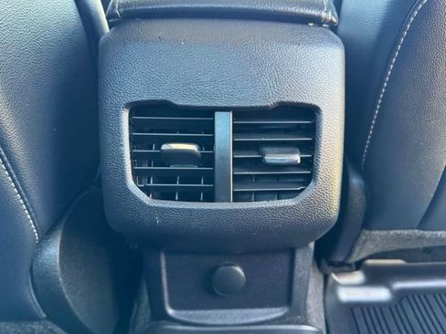 Used 2018 Ford Fusion SE w/ Equipment Group 201A FWD image 17