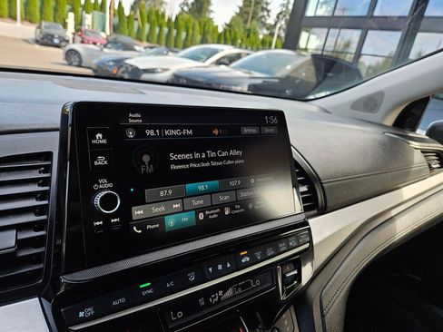 Used 2025 Honda Odyssey EX-L image 20