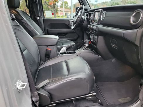 Used 2023 Jeep Wrangler Sahara w/ Cold Weather Group image 15