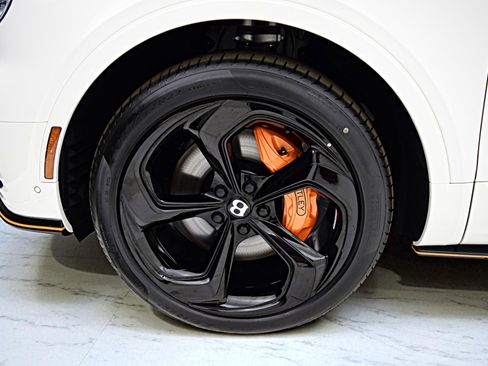 New 2025 Bentley Bentayga image 41