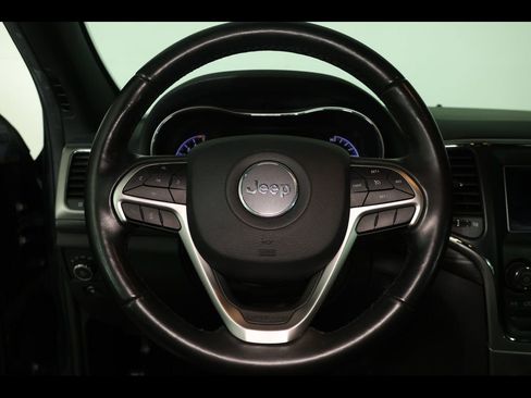 Used 2020 Jeep Grand Cherokee Laredo AWD/4WD image 9