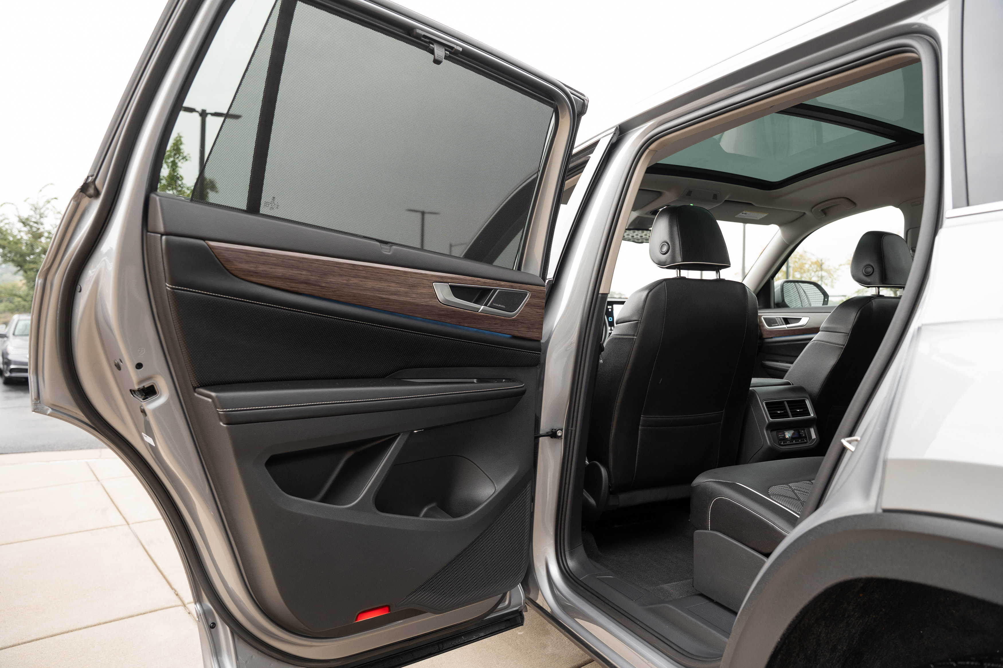 Used 2024 Volkswagen Atlas SEL Premium R-Line AWD/4WD image 22