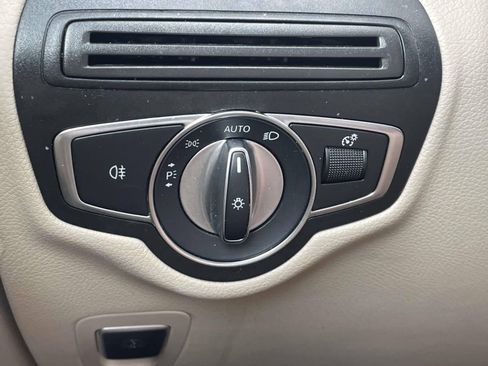 Used 2021 Mercedes-Benz GLC 300 image 29