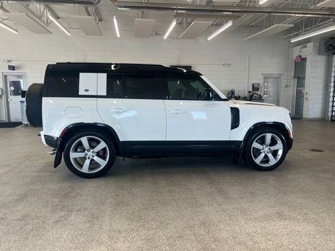 Used 2024 Land Rover Defender 110 SE AWD/4WD image 4