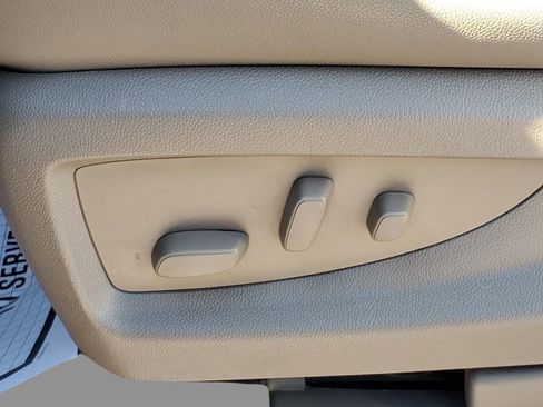 Used 2018 GMC Yukon SLT w/ Premium Edition image 18