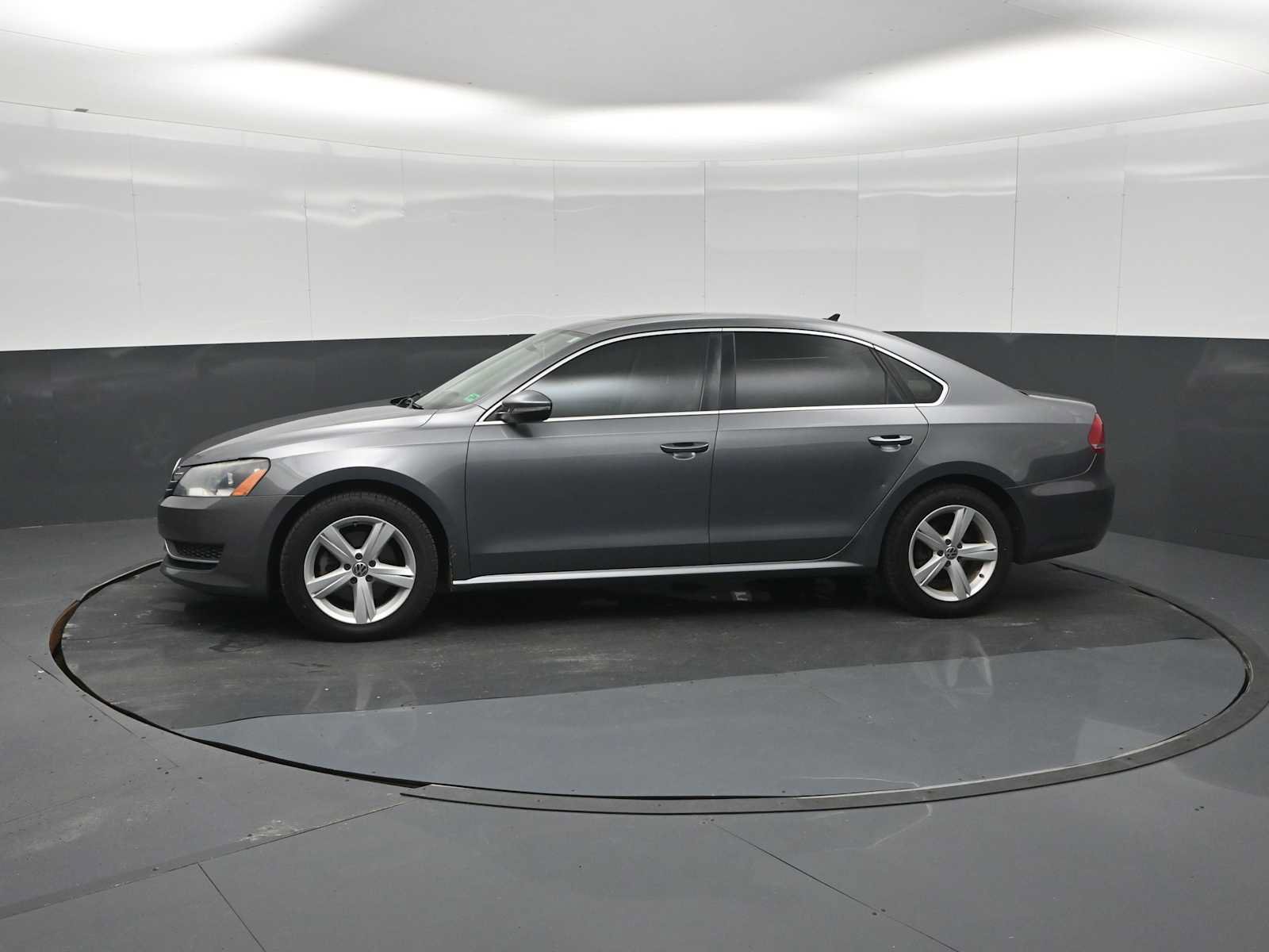 Used 2012 Volkswagen Passat TDI SE FWD image 4