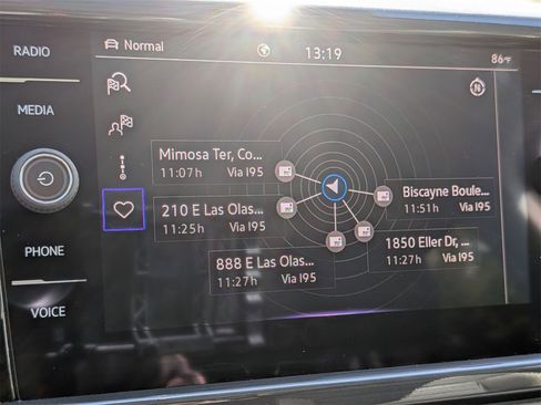 Used 2022 Volkswagen Taos SEL image 23