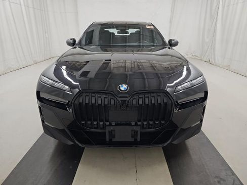 Used 2023 BMW 760i xDrive w/ Executive Package image 2