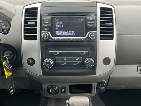 Used 2018 Nissan Frontier SV image 27